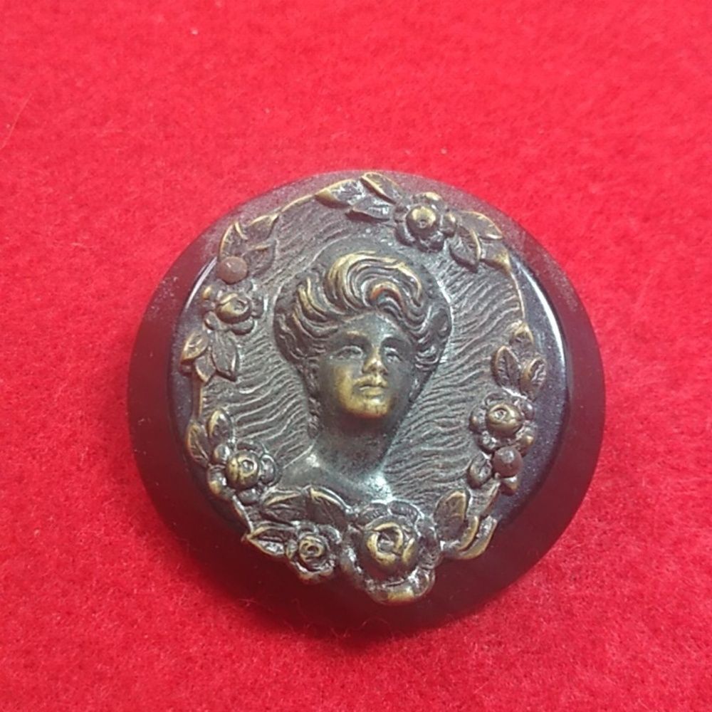 Vintage Figural Bakelite Sewing Button Coat/Cape Cottagecore Grandmacore